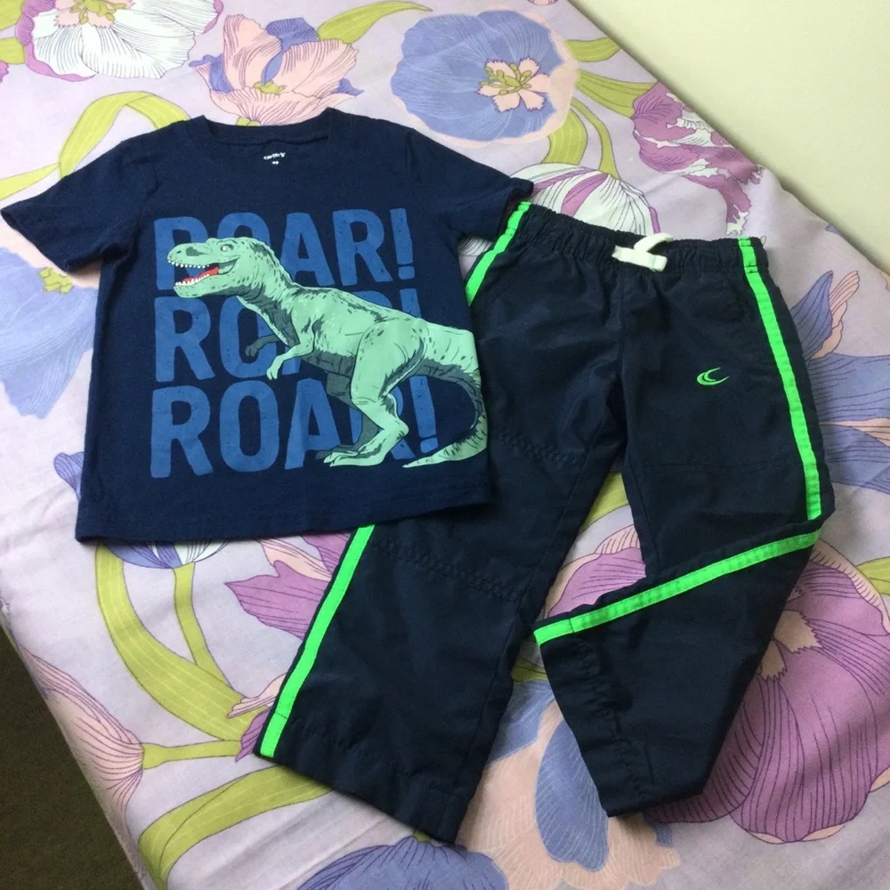 NWOT Carter’s 2 Pc   Set Dinosaur print Tee & warm pants Toddler